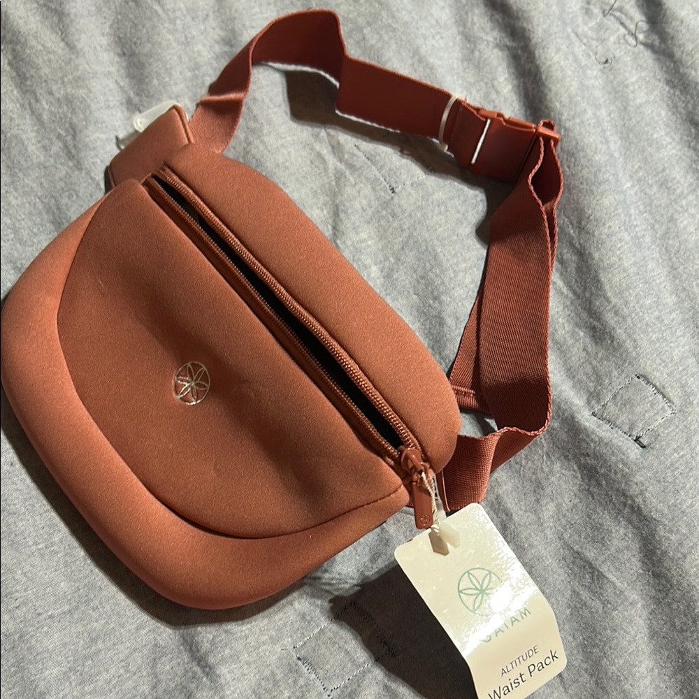 GAIAM Rust Travel Waist Pack for athletes and travelers men and women brand new